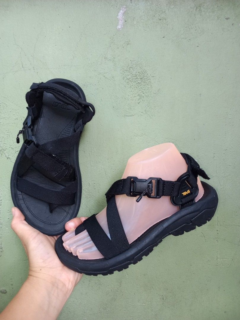 Teva hurricane sandals original (Category: Flats & Sandals) located in General Santos City (Dadiangas). Submitted by ukayonlineshoppe (Listing ID 1470475433, Image 1). Description: 23.5cm original ang mahal nito s brandnew..paldo ka s price ko😘.