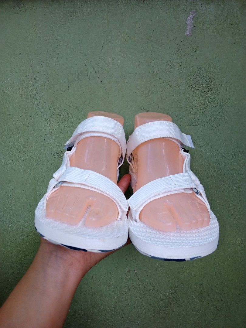 Teva marbled sandals original (Category: Flats & Sandals) located in General Santos City (Dadiangas). Submitted by ukayonlineshoppe (Listing ID 1470475682, Image 2). Description: 24cm. excellent condition.