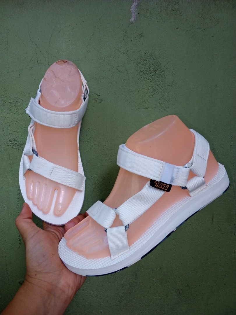 Teva marbled sandals original (Category: Flats & Sandals) located in General Santos City (Dadiangas). Submitted by ukayonlineshoppe (Listing ID 1470475682, Image 1). Description: 24cm. excellent condition.