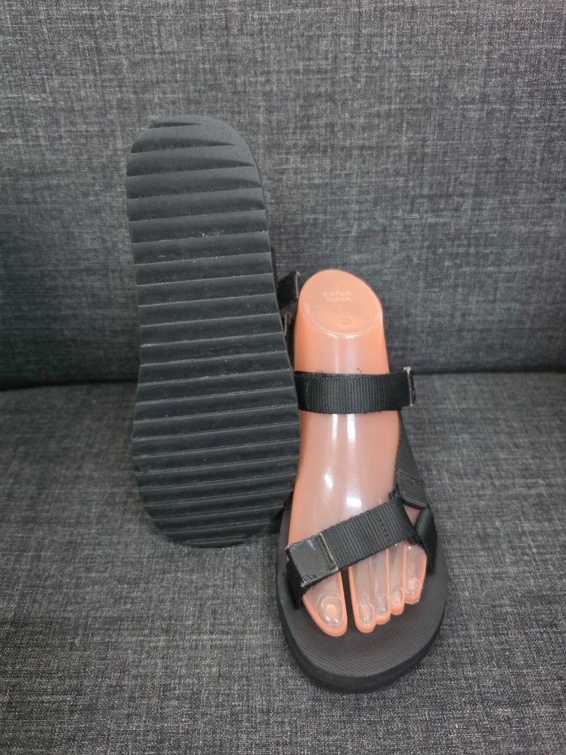 Teva Outdoor Sandals (Category: Flats & Sandals) located in General Trias. Submitted by rb_collezione (Listing ID 1470409279, Image 2). Description: likenew condition.