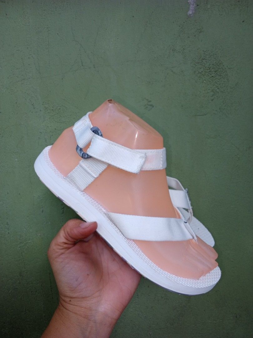 Teva sandals marbled original (Category: Flats & Sandals) located in General Santos City (Dadiangas). Submitted by ukayonlineshoppe (Listing ID 1470475895, Image 3). Description: excellent condition 23cm..