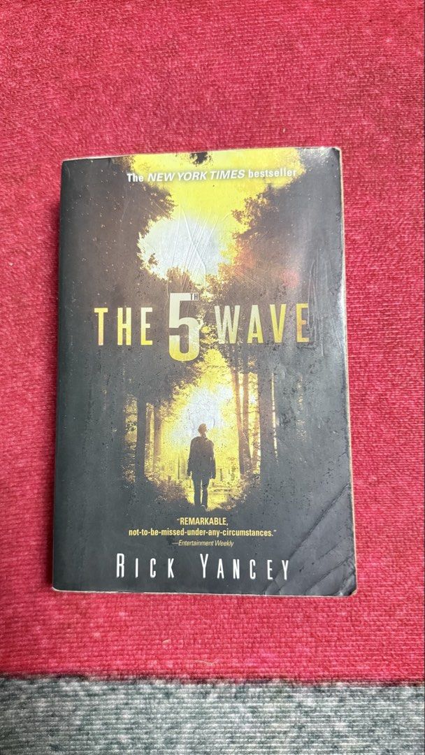 The 5th Wave Book 1 by Rick Yancey (Category: Storybooks) located in Davao. Submitted by strawbae.moon (Listing ID 1470435538, Image 1). Description: - With signs of usage - No pen marks or highlights - No plastic cover - With discount if bought with The Last Star (Hardbound).