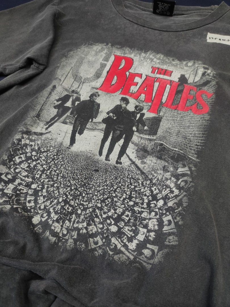 The Beatles Vintage Shirt (Category: Tshirts & Polo Shirts ) located in Manila. Submitted by montillano25396 (Listing ID 1470349990, Image 3). Description: The Beatles Vintage Shirt Dimes: 17.5 x 25 (S) Issue: Trash Condi CLAIM: 🏷️P499.