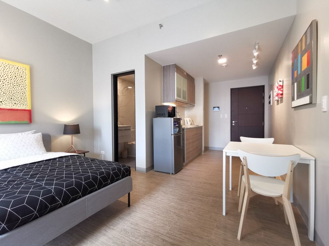 The Ellis | Studio Condo Unit For Rent - #6043 (Category: Apartments & Condos) located in Makati City. Submitted by everbrightph_09171681688 (Listing ID 1470360486, Image 2). Description: ERE Code: 6043 Unit Details: Studio 1T&B FA: 35 sqm Fully Furnished Asking Price: For Rent: Php 30,000.00 For best assistance and viewing schedule, call your professional real estate pals today! For Inquires: 0917 168 1688 For Enlistment: 0917 120 3196 Instagram