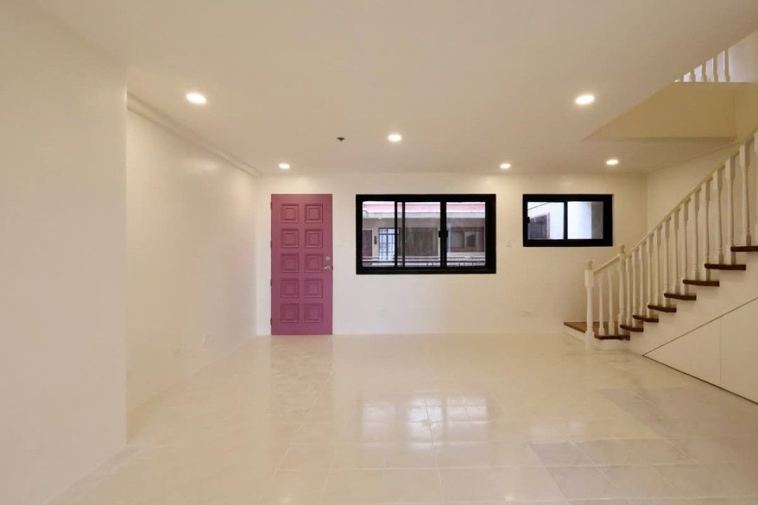 The Grand Hampton Garden 3 Br with Parking (Category: Apartments & Condos) located in Makati City. Submitted by joan.listing (Listing ID 1470368944, Image 3). Description: The Hampton Gardens II | 3 Bedroom with Parking Condominium Unit 100 C. Raymundo Ave. & Dr. Sixto Ave., Brgy. Maybunga The Hampton Gardens Bldg 9 Pasig City Metro Manila Philippines FOR SALE: 3-Bedroom Bi-Level Unit with Parking for Sale in The Hampton Gardens II Location: F-60