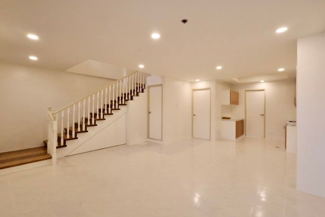 The Grand Hampton Garden 3 Br with Parking (Category: Apartments & Condos) located in Makati City. Submitted by joan.listing (Listing ID 1470368944, Image 1). Description: The Hampton Gardens II | 3 Bedroom with Parking Condominium Unit 100 C. Raymundo Ave. & Dr. Sixto Ave., Brgy. Maybunga The Hampton Gardens Bldg 9 Pasig City Metro Manila Philippines FOR SALE: 3-Bedroom Bi-Level Unit with Parking for Sale in The Hampton Gardens II Location: F-60