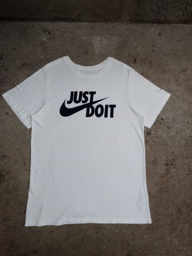 The Nike "JUST DO IT" - White (Category: Tshirts & Polo Shirts ) located in Davao. Submitted by pluke_thrifter26 (Listing ID 1470357610, Image 1). Description: EXCELLENT CONDITION 📌 NO ISSUE 📌 SIZE LARGE BEST FIT XL📌 10/10 COLOR RATE 📌 CAN DO MEET UP AROUND DAVAO AND SHIP NATIONWIDE 🌐 DM 📥📥.