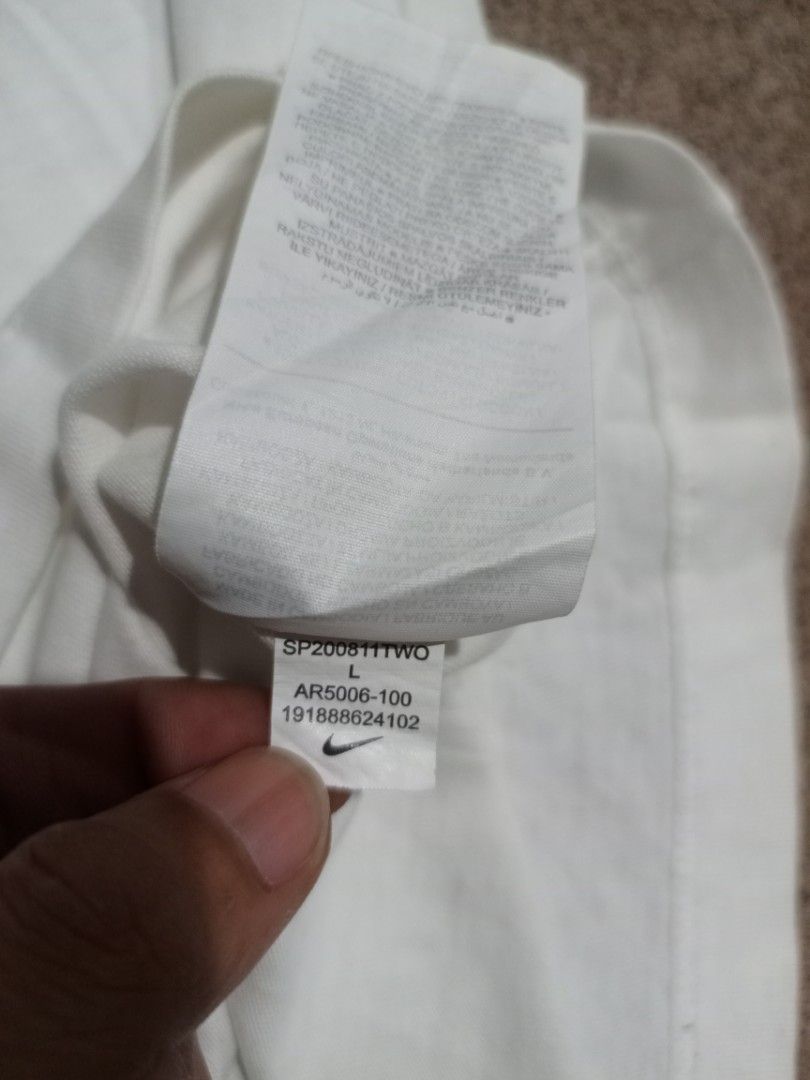 The Nike "JUST DO IT" - White (Category: Tshirts & Polo Shirts ) located in Davao. Submitted by pluke_thrifter26 (Listing ID 1470357610, Image 3). Description: EXCELLENT CONDITION 📌 NO ISSUE 📌 SIZE LARGE BEST FIT XL📌 10/10 COLOR RATE 📌 CAN DO MEET UP AROUND DAVAO AND SHIP NATIONWIDE 🌐 DM 📥📥.
