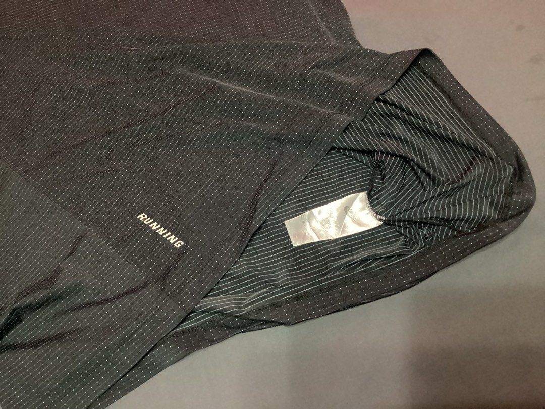 The Nike Tee (Category: Tshirts & Polo Shirts ) located in Davao. Submitted by ferdipt (Listing ID 1470374466, Image 3). Description: 2XL Made in China L:28 inches Armpit to Armpit:21 inches Running Shirt Excellent Condition .