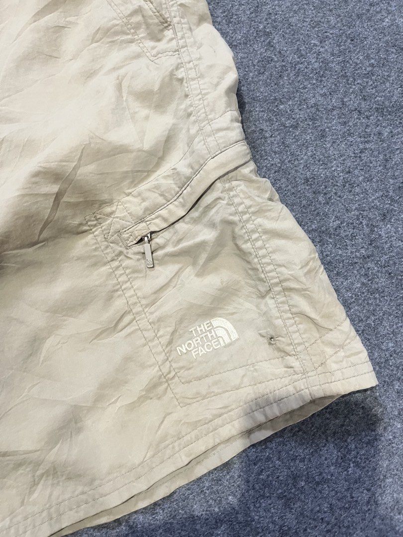 The Nort face cargo short (Category: Shorts) located in Lapu Lapu. Submitted by jhonrener41426 (Listing ID 1470420042, Image 3). Description: Size 36 adjustable Length-19 Leg opening-12 Excellent condition Color rate 9.5/10 Authentic Issue none .