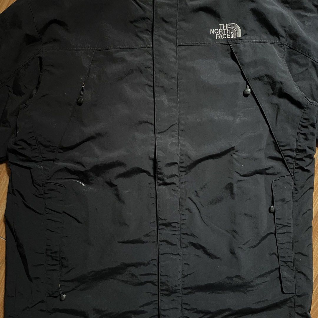 The North Face Antora Jacket (Category: Coats, Jackets and Outerwear) located in General Mariano Alvarez. Submitted by 4117_thriftnthrive (Listing ID 1470352549, Image 2). Description: In good condition Sign of used, missing hood Size: 105/L Measurements Width: 23” Length: 29”.