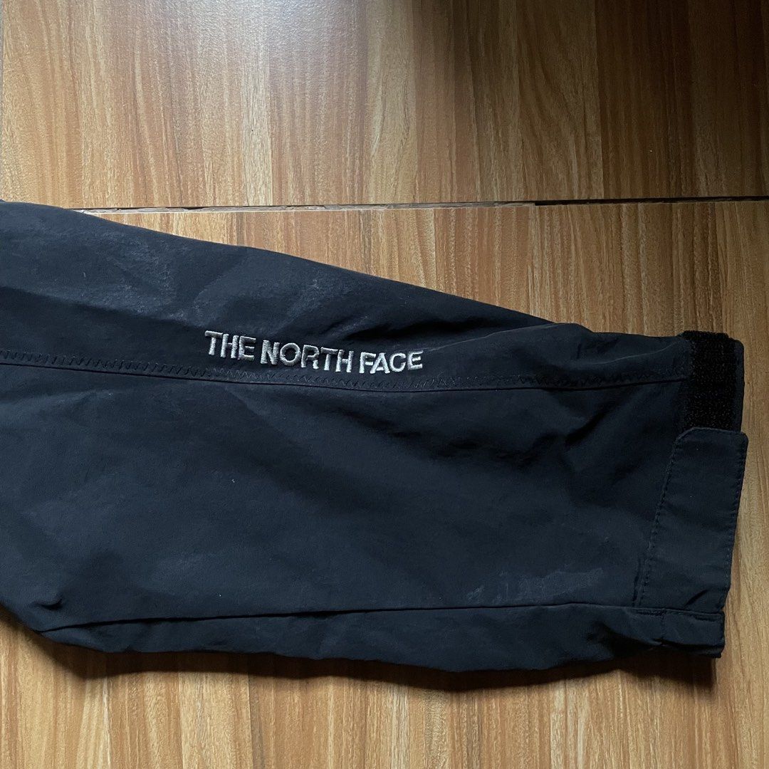 The North Face Antora Jacket (Category: Coats, Jackets and Outerwear) located in General Mariano Alvarez. Submitted by 4117_thriftnthrive (Listing ID 1470352549, Image 3). Description: In good condition Sign of used, missing hood Size: 105/L Measurements Width: 23” Length: 29”.