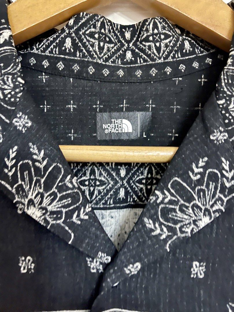 The North Face Black Polo (Category: Tshirts & Polo Shirts ) located in Mandaluyong City. Submitted by jennliao (Listing ID 1470541054, Image 2). Description: - Brand: The North Face - Style: Short sleeve button-up shirt with camp collar - Design: All-over white bandana and floral patchwork pattern - Color: Black - Size: L - Condition: Excellent, pre-loved - Mode of Payment: GCash, BPI, or COD via platform - Shipping: Ships out within 1-2 days fr