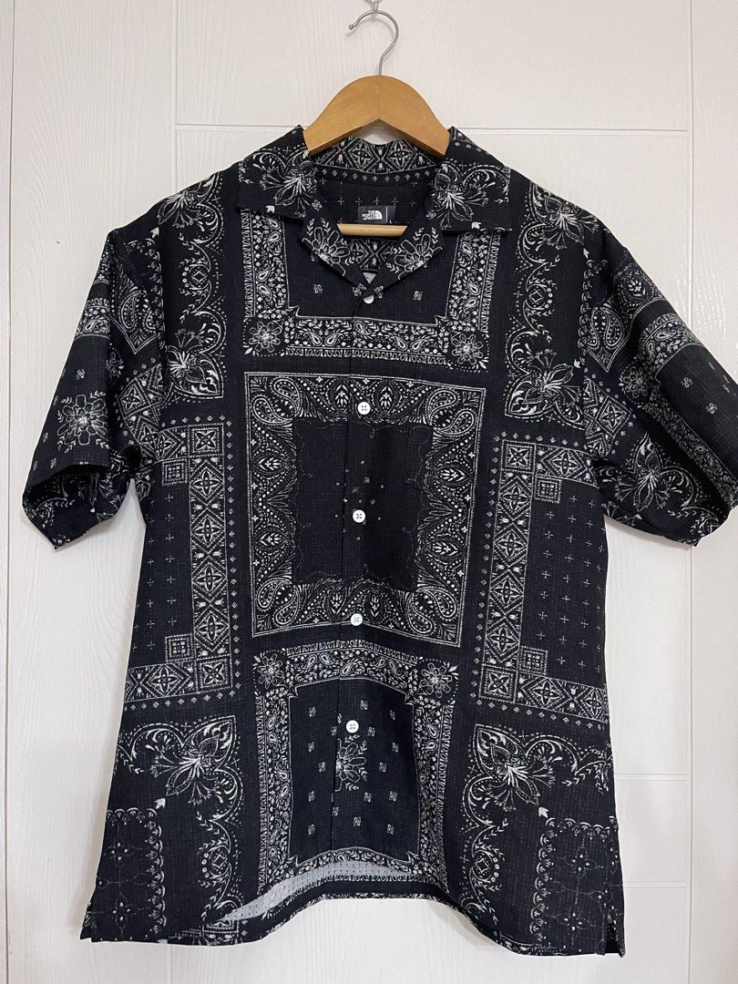 The North Face Black Polo (Category: Tshirts & Polo Shirts ) located in Mandaluyong City. Submitted by jennliao (Listing ID 1470541054, Image 1). Description: - Brand: The North Face - Style: Short sleeve button-up shirt with camp collar - Design: All-over white bandana and floral patchwork pattern - Color: Black - Size: L - Condition: Excellent, pre-loved - Mode of Payment: GCash, BPI, or COD via platform - Shipping: Ships out within 1-2 days fr