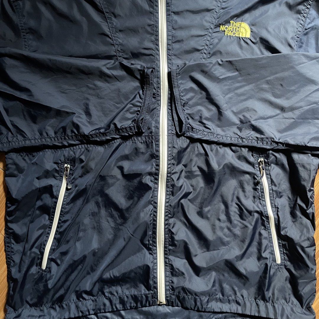 The North Face Compact Lightweight Windbreaker Jacket (Category: Coats, Jackets and Outerwear) located in General Mariano Alvarez. Submitted by 4117_thriftnthrive (Listing ID 1470352230, Image 3). Description: In excellent condition No flaws Size: L fits Medium Measurements Width: 22.5” Length: 26”.