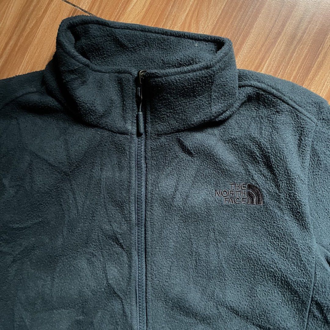 The North Face Full Zip Fleece Jacket (Category: Coats, Jackets and Outerwear) located in General Mariano Alvarez. Submitted by 4117_thriftnthrive (Listing ID 1470352072, Image 2). Description: In excellent condition No flaws Size: Us M / Asia L Measurements Width: 22” Length: 27”.