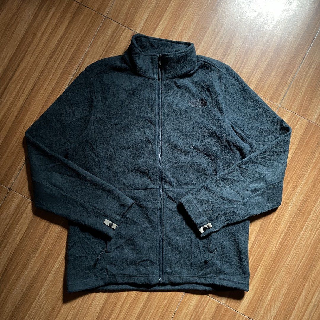 The North Face Full Zip Fleece Jacket (Category: Coats, Jackets and Outerwear) located in General Mariano Alvarez. Submitted by 4117_thriftnthrive (Listing ID 1470352072, Image 1). Description: In excellent condition No flaws Size: Us M / Asia L Measurements Width: 22” Length: 27”.