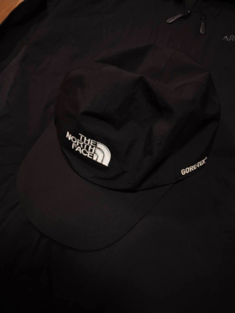 The north face goretex (Category: Hiking & Camping) located in Bogo. Submitted by hasslehard.69 (Listing ID 1470477800, Image 1). Description: GOOD AS NEW CONDITION.