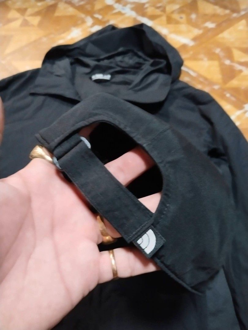 The north face goretex (Category: Hiking & Camping) located in Bogo. Submitted by hasslehard.69 (Listing ID 1470477800, Image 2). Description: GOOD AS NEW CONDITION.