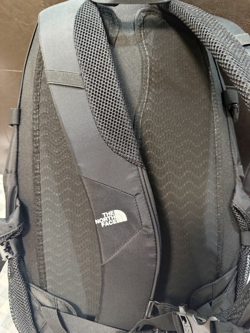 The North Face Hot Shot Backpack Black (Category: Backpacks) located in Makati City. Submitted by gigidvd (Listing ID 1470446813, Image 3). Description: - Brand new Classic Black The North Face - Multiple zippered compartments with internal laptop sleeve - Mesh side pockets with adjustable drawcords - Padded shoulder straps with sternum buckle for extra comfort - Durable everyday bag ideal for school, work, or travel.