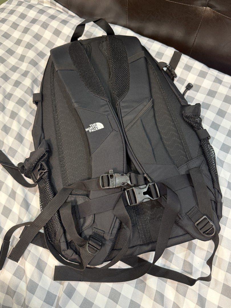 The North Face Hot Shot Backpack Black (Category: Backpacks) located in Makati City. Submitted by gigidvd (Listing ID 1470446813, Image 2). Description: - Brand new Classic Black The North Face - Multiple zippered compartments with internal laptop sleeve - Mesh side pockets with adjustable drawcords - Padded shoulder straps with sternum buckle for extra comfort - Durable everyday bag ideal for school, work, or travel.