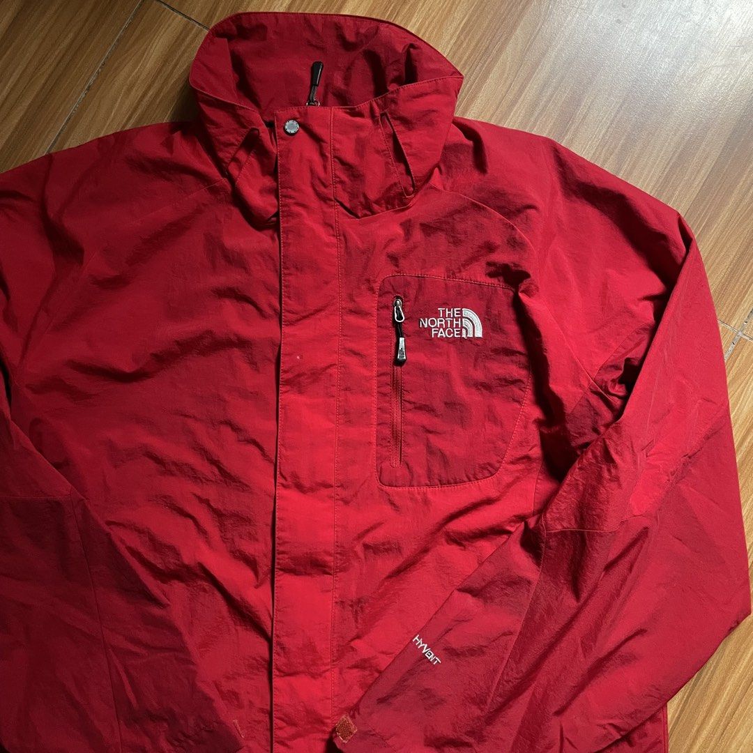 The North Face Hyvent Shell Jacket (Category: Coats, Jackets and Outerwear) located in General Mariano Alvarez. Submitted by 4117_thriftnthrive (Listing ID 1470352630, Image 2). Description: In good condition Sign of used, missing hood Size: M Measurements Width: 22” Length: 28”.