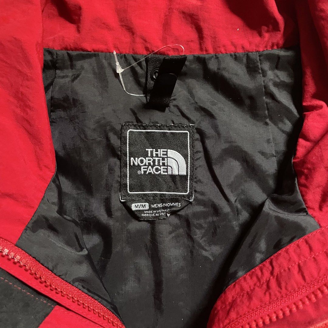 The North Face Hyvent Shell Jacket (Category: Coats, Jackets and Outerwear) located in General Mariano Alvarez. Submitted by 4117_thriftnthrive (Listing ID 1470352630, Image 3). Description: In good condition Sign of used, missing hood Size: M Measurements Width: 22” Length: 28”.