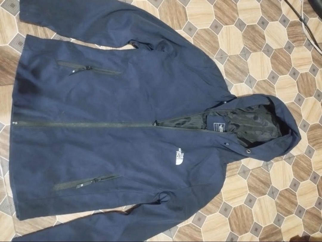 The North Face Navy Jacket (Category: Coats, Jackets and Outerwear) located in Caloocan City. Submitted by royal-phoenix (Listing ID 1470426766, Image 3). Description: Condition: Used but still in good condition Color: Navy blue Size: Large (L) on the tag Fit: Fits smaller than expected Full zipper with hood With front pockets Minimal signs of use Good for casual wear and outdoor activities (hiking).