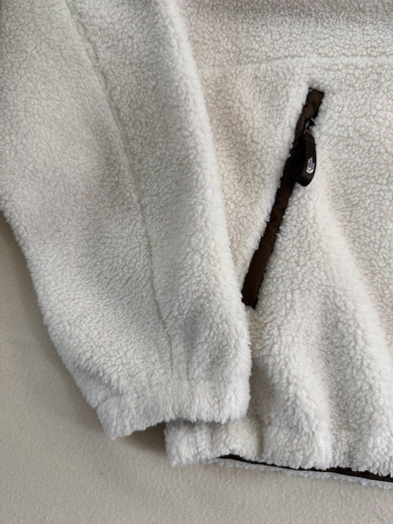 THE NORTH FACE SHERPA (Category: Coats, Jackets and Outerwear) located in Manila. Submitted by badwillcurated (Listing ID 1470370558, Image 3). Description: THE NORTH FACE White label rimo fleece jacket XL on tag – 23.5W 27L 9.8/10 Issue: faded sleeve print.