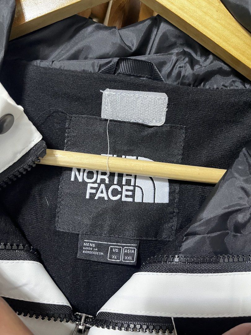 The North Face White Black Hooded Jacket (Category: Coats, Jackets and Outerwear) located in Cabuyao City. Submitted by undergroundthrift03 (Listing ID 1470513536, Image 2). Description: THE NORTH FACE GORETEX WIND BREAKER (MOUNTAIN JACKET) Brand: The north face Goretex Dimes: 25 X 29 Colorate: 9.9/10 Condition: 9.9/10 Issue: None Mode of payment: Gcash (Pay now ship now) Mode of shipping: J&t Location: Cabuyao, Laguna.