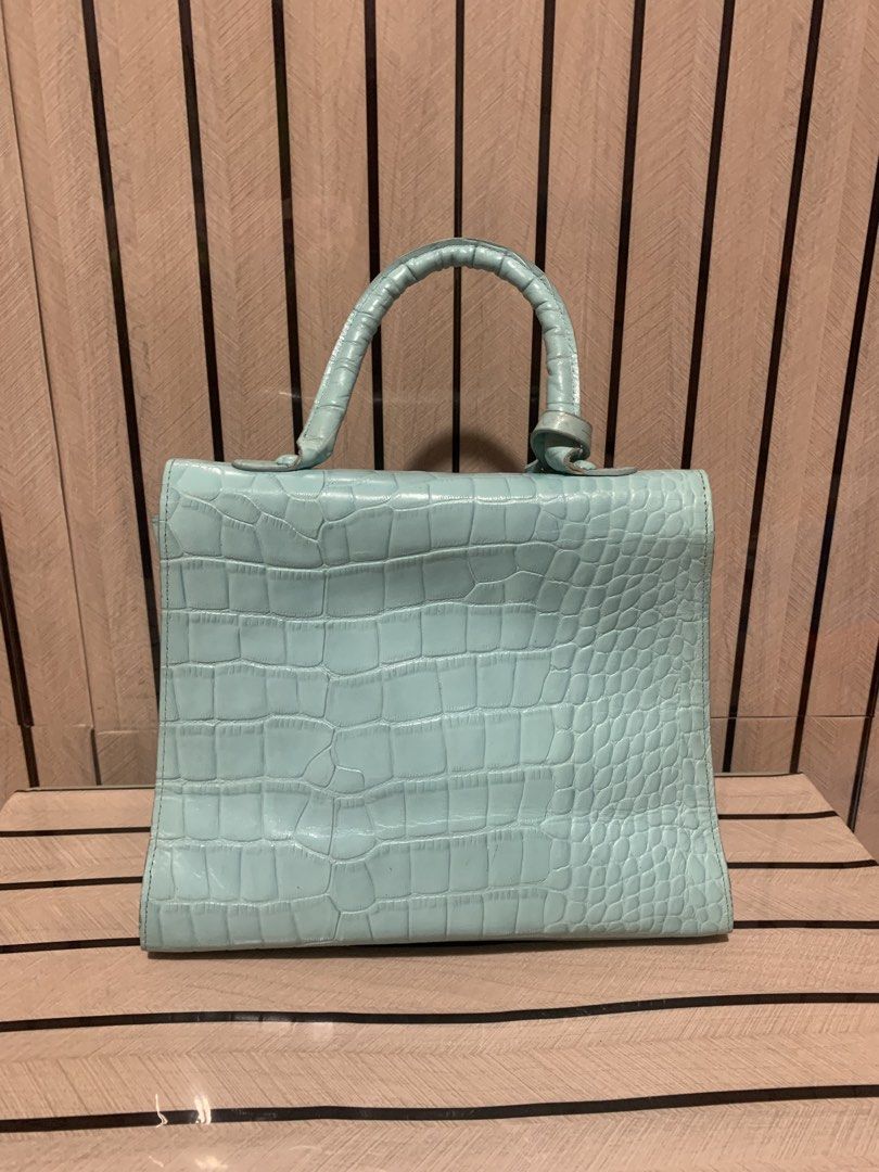 The Van ( Delvaux Ceci Style) (Category: Cross-body Bags) located in San Fernando. Submitted by preluxuria_online_shop (Listing ID 1470382472, Image 2). Description: .