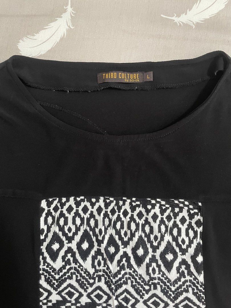 Third Culture by So-En Black Blouse Size L (Category: Blouses) located in Taguig. Submitted by declutteringmom314 (Listing ID 1470353089, Image 3). Description: - Brand: Third Culture by So-En - Size: Large - Color/Design: Black with striking black & white geometric front panel - Style: Short-sleeve, round neckline, pullover, lightweight - Condition: Great addition to casual daily outfits - Mode of Payment: GCash, BPI, or COD available - Shipping