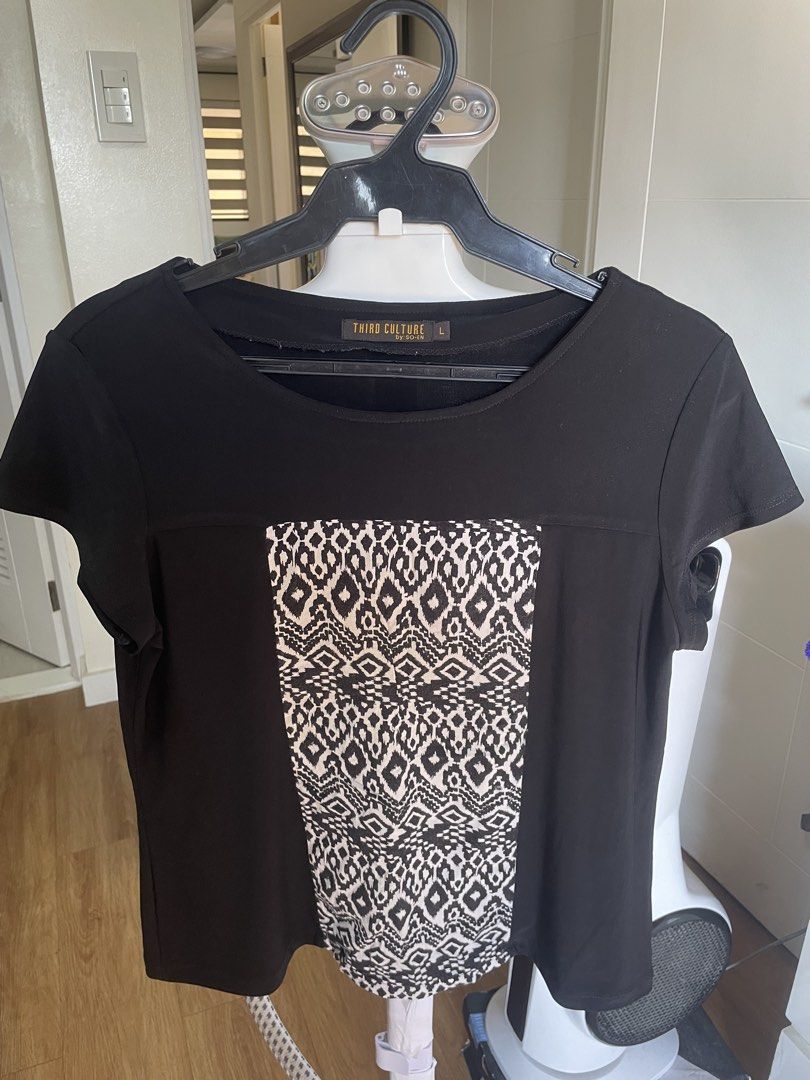 Third Culture by So-En Black Blouse Size L (Category: Blouses) located in Taguig. Submitted by declutteringmom314 (Listing ID 1470353089, Image 1). Description: - Brand: Third Culture by So-En - Size: Large - Color/Design: Black with striking black & white geometric front panel - Style: Short-sleeve, round neckline, pullover, lightweight - Condition: Great addition to casual daily outfits - Mode of Payment: GCash, BPI, or COD available - Shipping