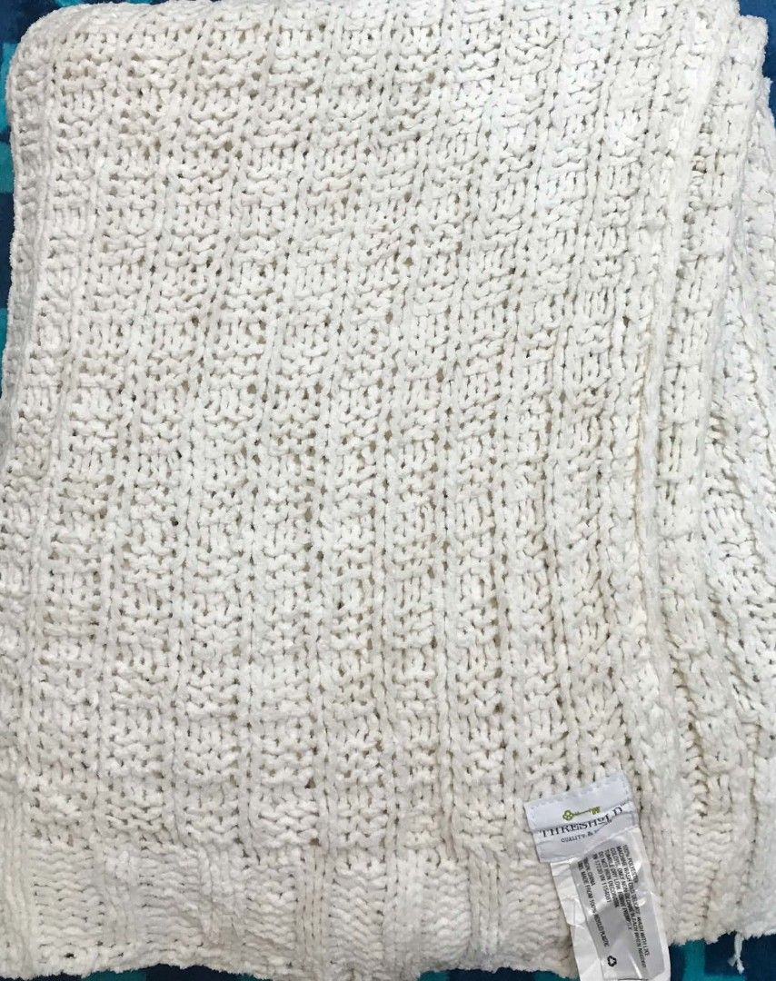Threshold White Knitted Throw Blanket (Category: Bedding & Towels) located in Imus. Submitted by stop_shop7 (Listing ID 1470362586, Image 1). Description: - Brand: Threshold - Color: Classic White - Material: Super soft polyester with textured vertical rib pattern - Condition: Brand new with tag attached, clean and ready to use - Care: Machine washable - Perfect for: Draping over couches, beds, or armchairs for extra coziness -Need wash.