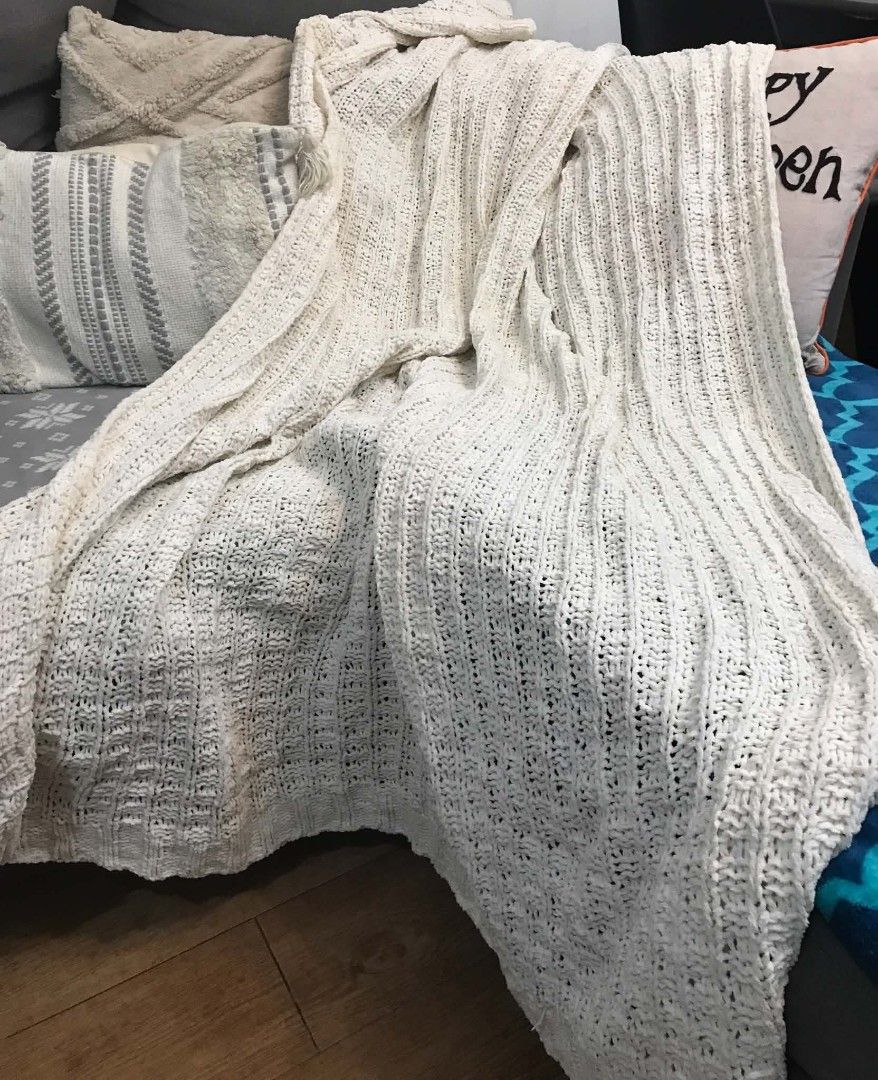 Threshold White Knitted Throw Blanket (Category: Bedding & Towels) located in Imus. Submitted by stop_shop7 (Listing ID 1470362586, Image 3). Description: - Brand: Threshold - Color: Classic White - Material: Super soft polyester with textured vertical rib pattern - Condition: Brand new with tag attached, clean and ready to use - Care: Machine washable - Perfect for: Draping over couches, beds, or armchairs for extra coziness -Need wash.