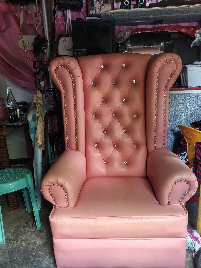 Throne Chair "Queen chair" (Category: Other Home Furniture) located in Paranaque City. Submitted by trendypeople (Listing ID 1470371225, Image 1). Description: For sale Throne Chair ( Queen Chair ) Only issue is yung diamond natnggal isa lang nmn sa baba po overall presentable galing po kasi to sa salon and di gaano na laspag kita nmn sa picture yung conditions. pwede gamitin to like event or wedding pictorial debut or kung may business kayo like
