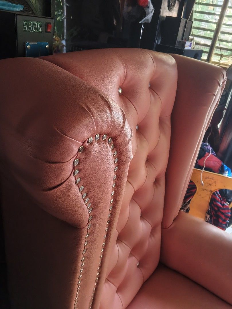 Throne Chair "Queen chair" (Category: Other Home Furniture) located in Paranaque City. Submitted by trendypeople (Listing ID 1470371225, Image 2). Description: For sale Throne Chair ( Queen Chair ) Only issue is yung diamond natnggal isa lang nmn sa baba po overall presentable galing po kasi to sa salon and di gaano na laspag kita nmn sa picture yung conditions. pwede gamitin to like event or wedding pictorial debut or kung may business kayo like