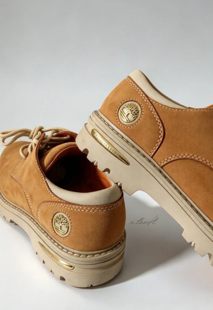 TIMBERLAND CLASSIC LOW CUT (Category: Boots) located in Baguio. Submitted by ebxst_thrift (Listing ID 1470497043, Image 2). Description: TIMBERLAND CLASSIC LOW CUT •NEW! Bought in U.S | Authentic •Size: 39-40 Chunky suede/nubuck derby or oxford shoes. Features premium Wheat Nubuck leather uppers providing a velvety texture, paired with a matching padded collar for comfortable ankle support The shoes are new, but they may have some minor signs of 