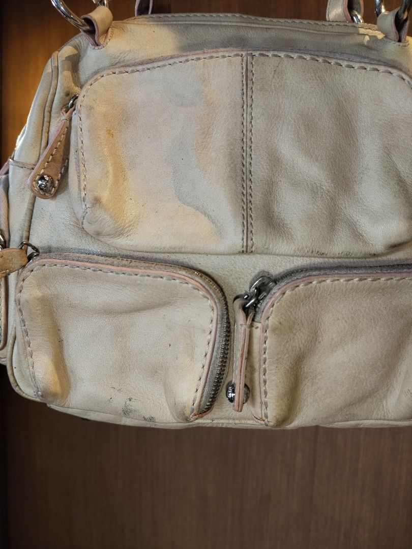 Tods Shoudler Bag (Category: Luxury Bags & Wallets) located in Taytay. Submitted by the_vtg_pop-up (Listing ID 1470396948, Image 2). Description: .
