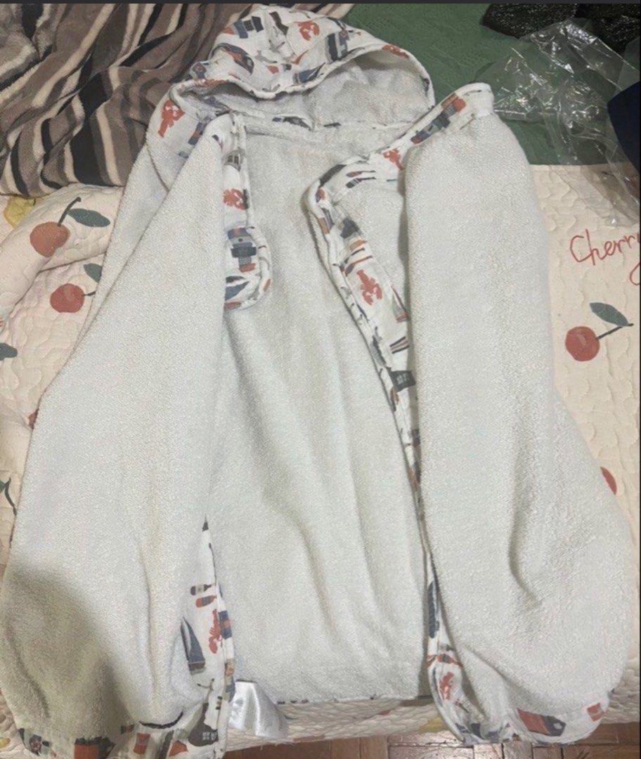 Toddler cover towel (Category: Other Baby Bathing & Changing Needs) located in Paranaque City. Submitted by arianem031087 (Listing ID 1470458877, Image 1). Description: Age: 5/6/7/.