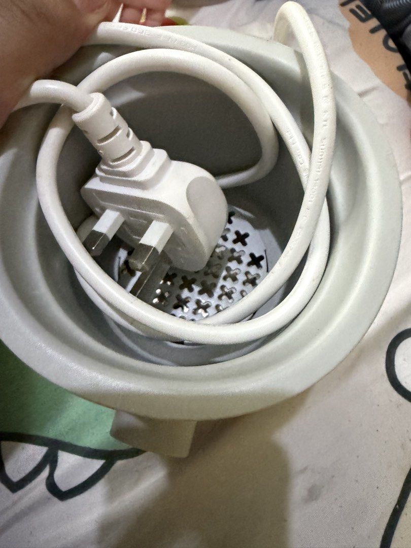 Tommee tippee bottle warmer (Category: Breastfeeding & Bottle Feeding) located in Makati City. Submitted by crizhazel (Listing ID 1470374367, Image 2). Description: Good as new no any issue Seldom lang nagamit Loc Mandaluyong.