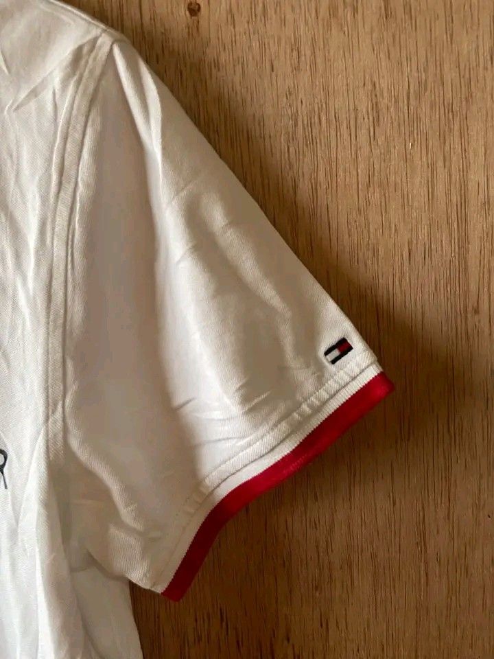 Tommy (Category: Tshirts & Polo Shirts ) located in Cagwait. Submitted by jassy2021 (Listing ID 1470557267, Image 3). Description: TOMMY Asnew No issue Color rate 9.9/10 Widht 20 Lenght 27.