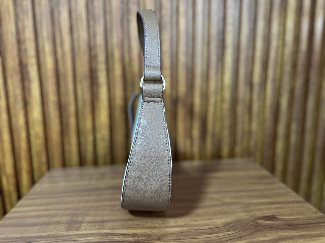 Tommy Hilfiger moon bag (Category: Shoulder Bags) located in Cabanatuan. Submitted by hellorhea (Listing ID 1470434832, Image 2). Description: Brand new fresh from the US. .