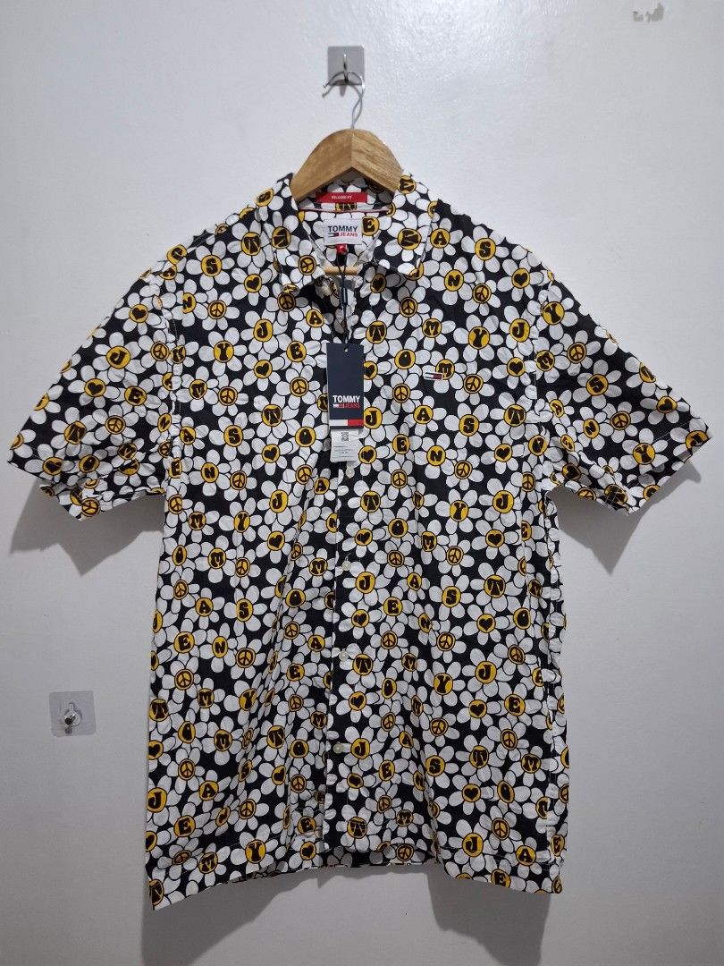 Tommy hilfiger shirt med (Category: Tshirts & Polo Shirts ) located in Tarlac. Submitted by christopher.24 (Listing ID 1470401492, Image 1). Description: brandnew legit.