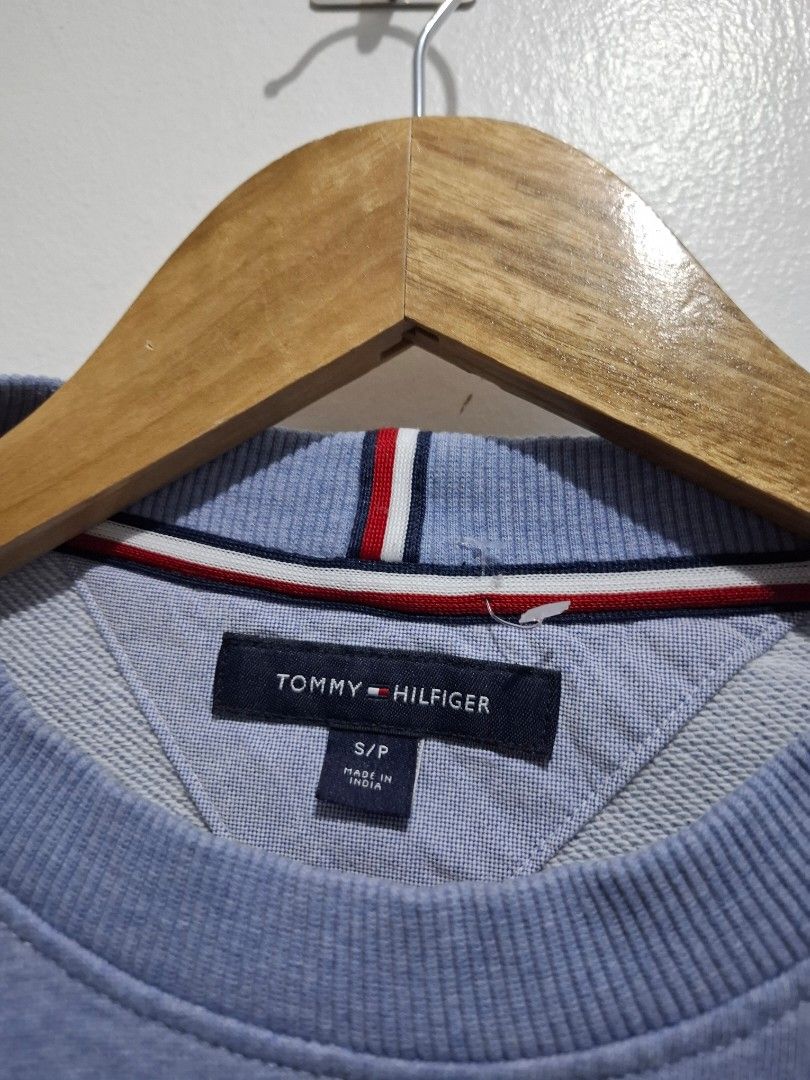 Tommy hilfiger sweater (Category: Coats, Jackets and Outerwear) located in Tarlac. Submitted by christopher.24 (Listing ID 1470401655, Image 3). Description: excellent condition legit.