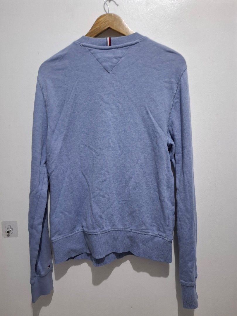 Tommy hilfiger sweater (Category: Coats, Jackets and Outerwear) located in Tarlac. Submitted by christopher.24 (Listing ID 1470401655, Image 2). Description: excellent condition legit.