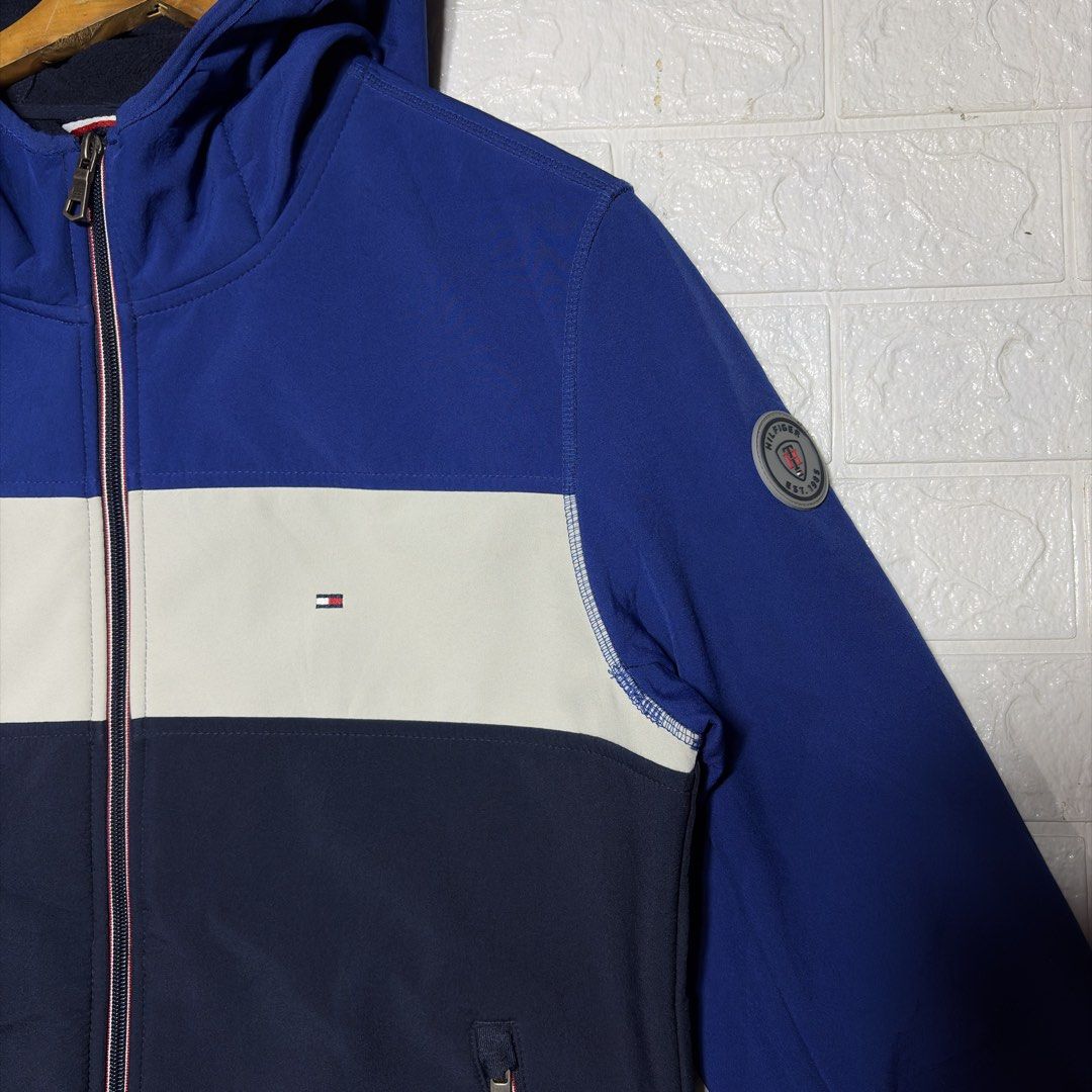 Tommy Hilfiger Water & Wind Resistant Softshell Hooded Jacket (Category: Coats, Jackets and Outerwear) located in Palompon. Submitted by paulrojas13 (Listing ID 1470545479, Image 2). Description: Size: Small on tag Dimensions: 21 x 26 Condition: As New Color Rate: 9.9/10 Issue: None .