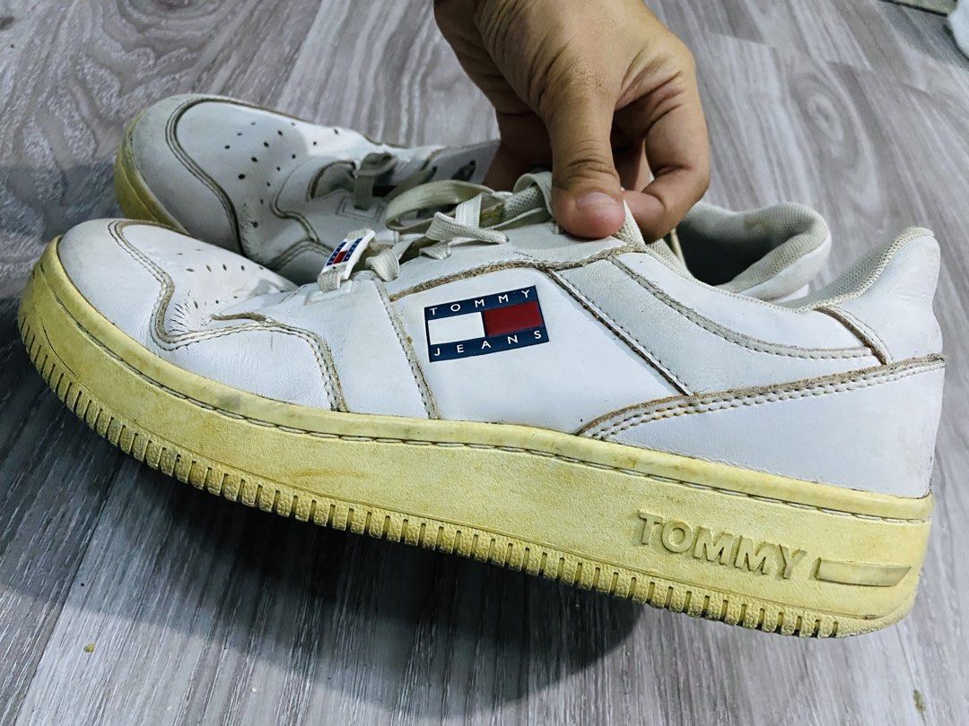 Tommy Jeans white leather sneakers (Category: Shoe inserts & accessories) located in Caloocan City. Submitted by lovemyclothes21 (Listing ID 1470455910, Image 2). Description: Size 9 Issue yellow sole Need wash.