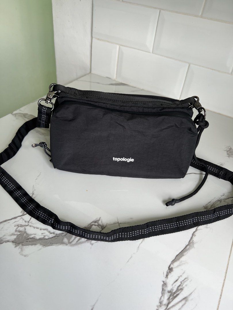 Topologie Bottle Sacoche Medium (Category: Belt bags, Clutches and Pouches) located in Cavite. Submitted by slumbermanila (Listing ID 1470500095, Image 1). Description: Topologie Bottle Sacoche Medium in good condition Note; Missing strap / Replaced lace strap.