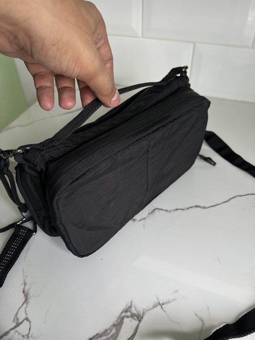 Topologie Bottle Sacoche Medium (Category: Belt bags, Clutches and Pouches) located in Cavite. Submitted by slumbermanila (Listing ID 1470500095, Image 3). Description: Topologie Bottle Sacoche Medium in good condition Note; Missing strap / Replaced lace strap.